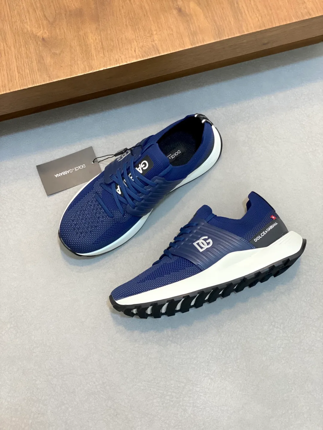 Men's Men's Shoes 💰700••New arrivals••Dolce&Gabbana••DG✔️High-end men's sports•casual shoes. Original goods from top counters. Original imported cowhide, multi-material splicing design ➕Imported cowhide lining, cowhide feet ➕Original TPR elastic outsole.  Size: 39-44 (38, 45 customized)